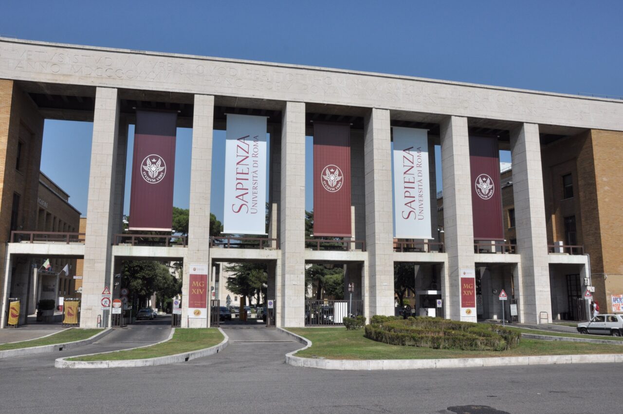 Sapienza_entrance_20040201351-1280x850.jpg