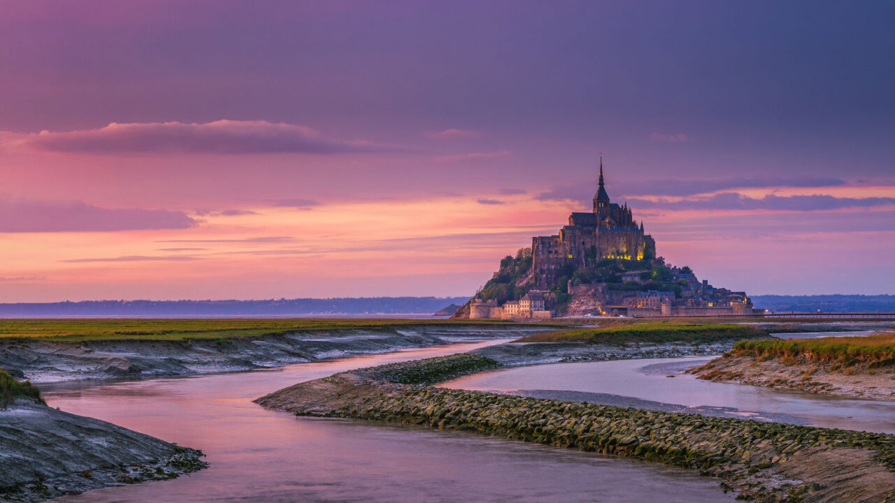 8118-Mont-Saint-Michel-couleur-dautomne-©-DaLiu-Shutterstock.com-©-DaLiu-Shutterstock.com_