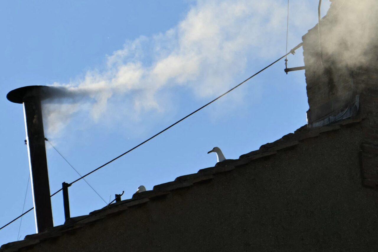 AFP__20250508__44YN7NR__v1__HighRes__VaticanReligionPopeConclave-scaled AFP__20250508__44YN7NR__v1__HighRes__VaticanReligionPopeConclave-scaled