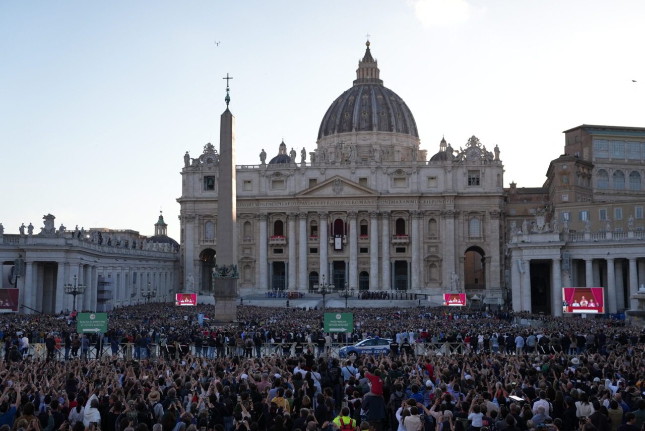 AFP__20250508__44Z73WD__v3__HighRes__TopshotVaticanReligionPopeConclave-scaled AFP__20250508__44Z73WD__v3__HighRes__TopshotVaticanReligionPopeConclave-scaled
