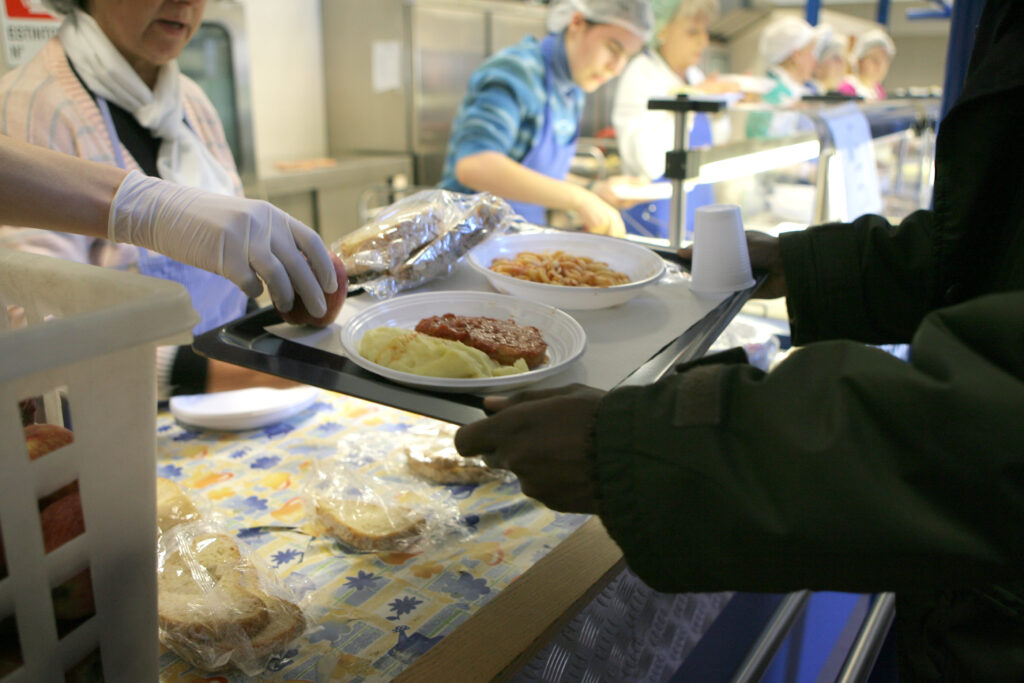 Dossier Caritas: aumentano working poor e anziani fragili