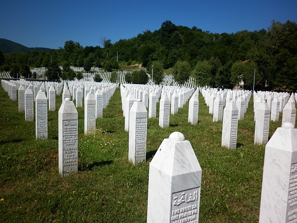 Memorijalni_centar_Srebrenica-Potocari.jpg