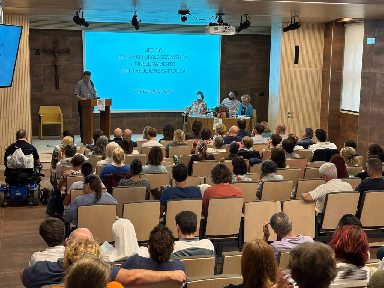INSEGNANTI-DI-RELIGIONE_9-1280x960.jpg