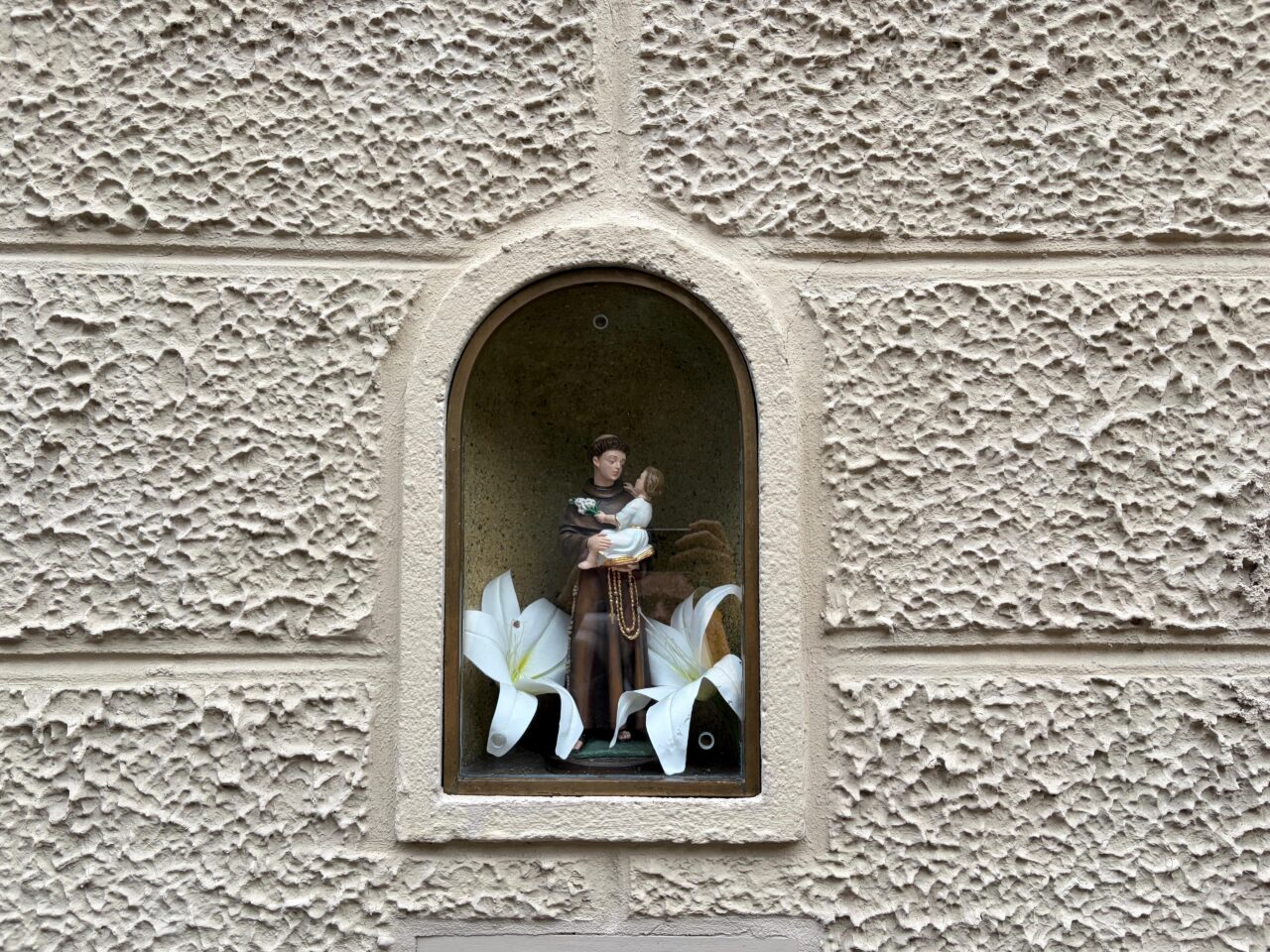 Edicola-SantAntonio-da-Padova-via-Rossetti_3-1280x960.jpg