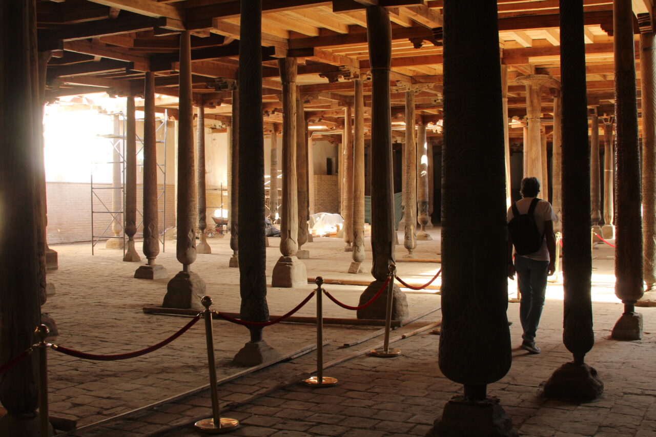 6_Moschea in corso di restauro - Colonne legno 6_Moschea in corso di restauro - Colonne legno