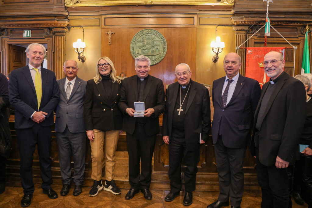 A don Brusutti il “Sigillo Trecentesco della Città di Trieste” A don Brusutti il “Sigillo Trecentesco della Città di Trieste”