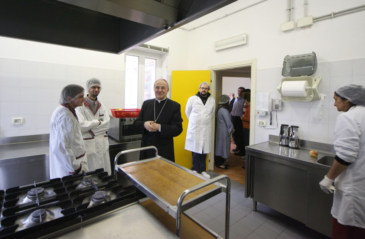 Teresiano, Mensa Caritas, Vescovo Crepaldi