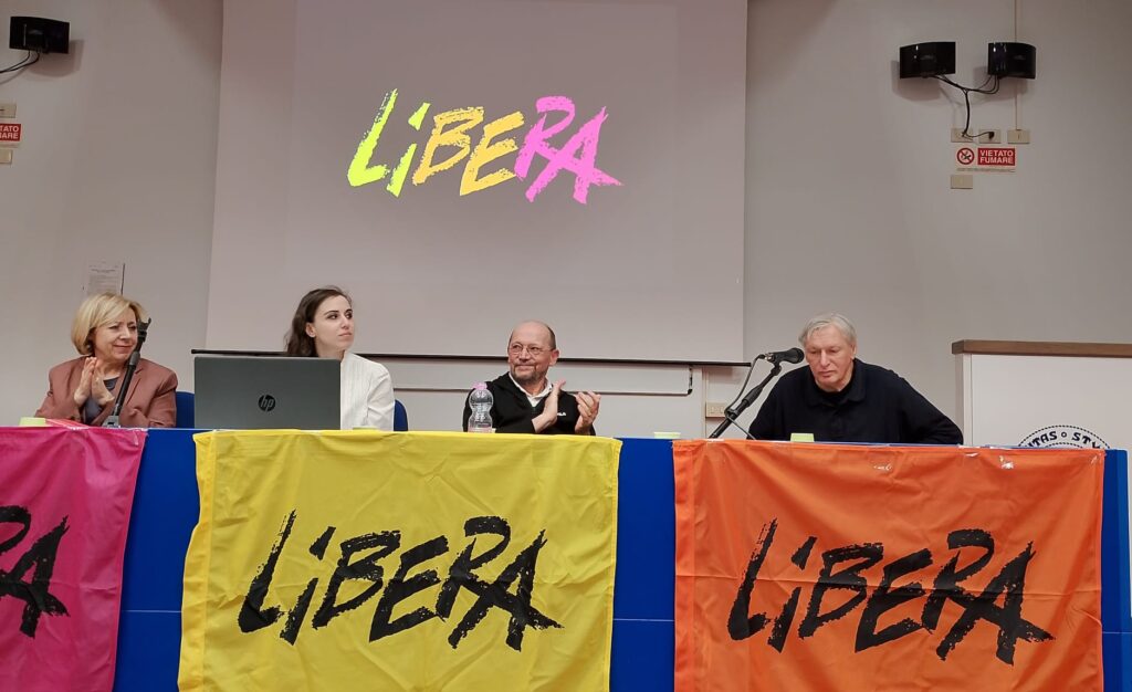 Don Ciotti: “Diventare granelli di polvere che si affidano al vento”