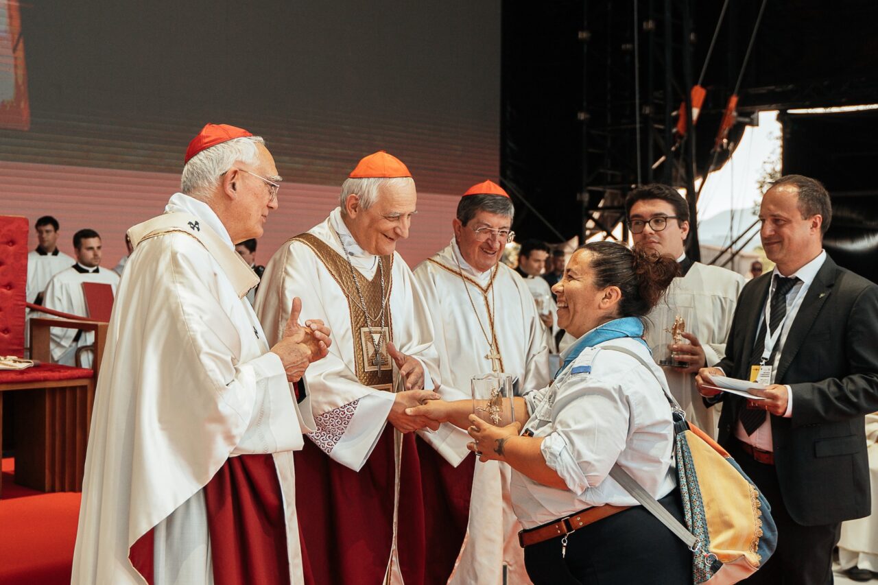 Consegna-Angelo-a-Commissaria-Scouts-dEuropa-FVG-1280x853.jpg