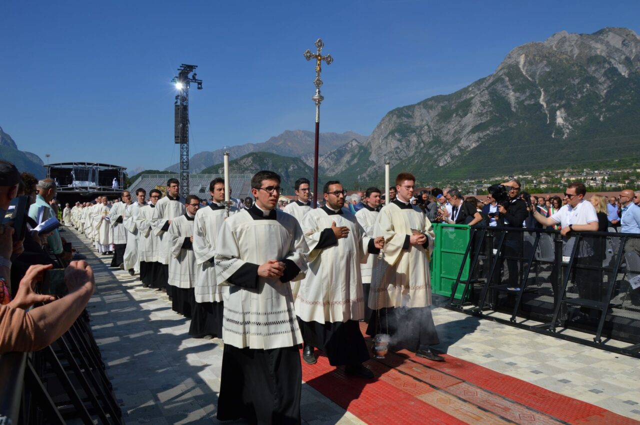 Messe - 50° Terremoto Friuli. Gemona. Processione