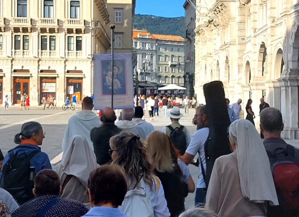 Pellegrini per le strade della città in nome di Sant’Antonio