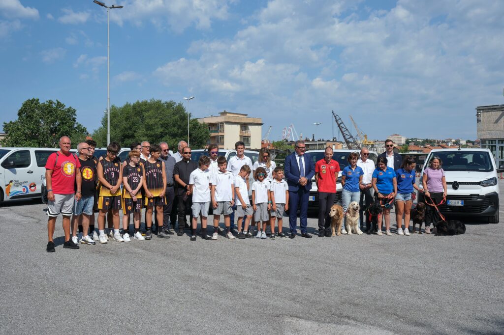 Un pullmino nuovo anche per la parrocchia di Roiano